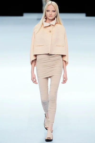 Look 8